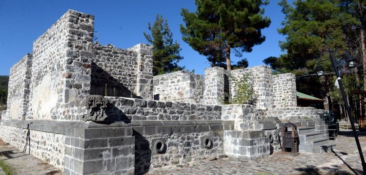 Niksar Kalesi Türkiye’nin ikinci büyük kalesi